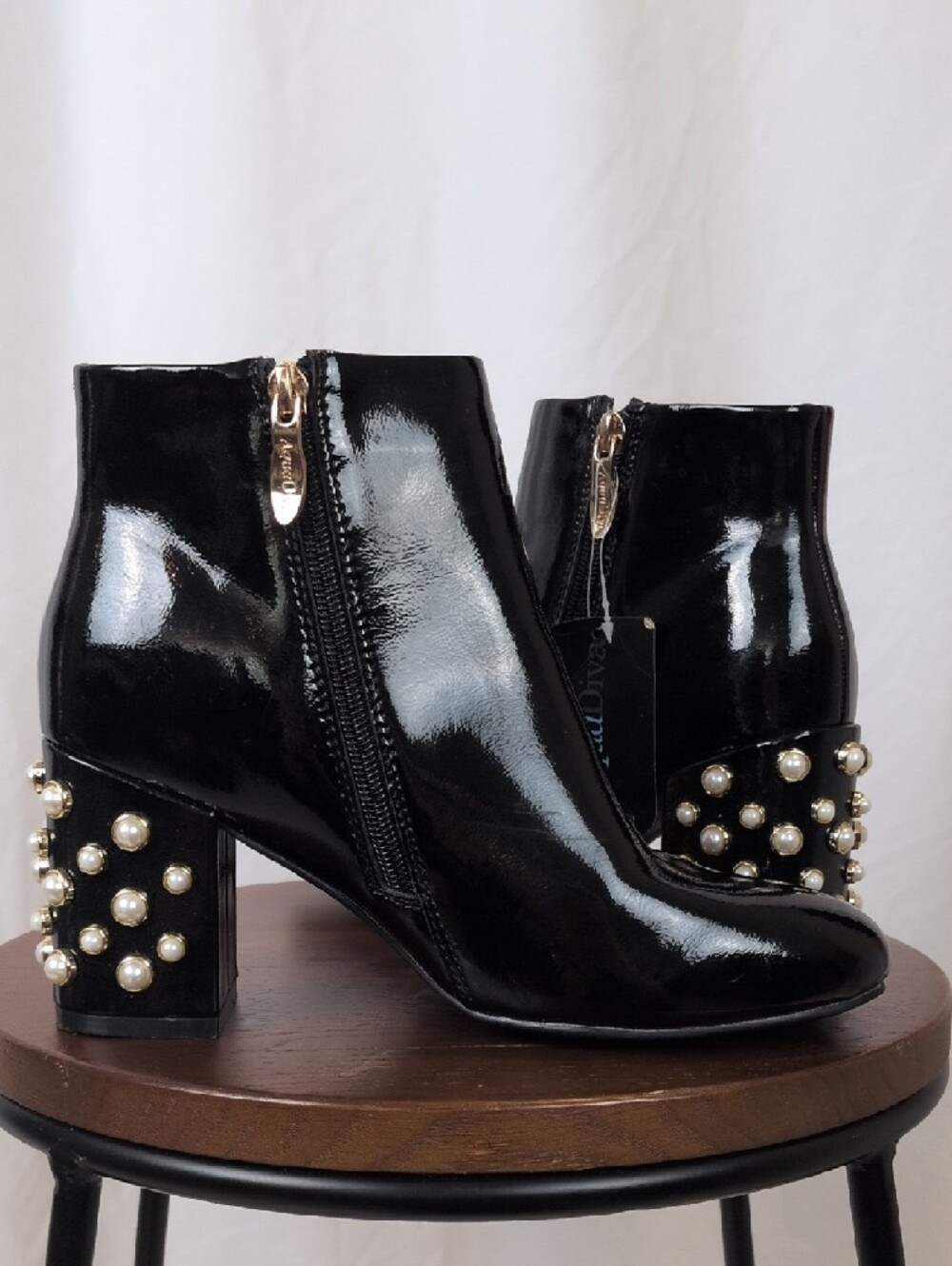 NWT AquaDiva Luxury Pearl Boots 7.5/38 🔥 Current Style - Designed in Canada